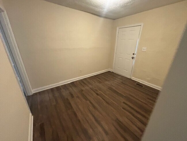 Photo - Knoxville 37914 - 2 bedroom 1 bath - call Howard Grower 865-705-0969