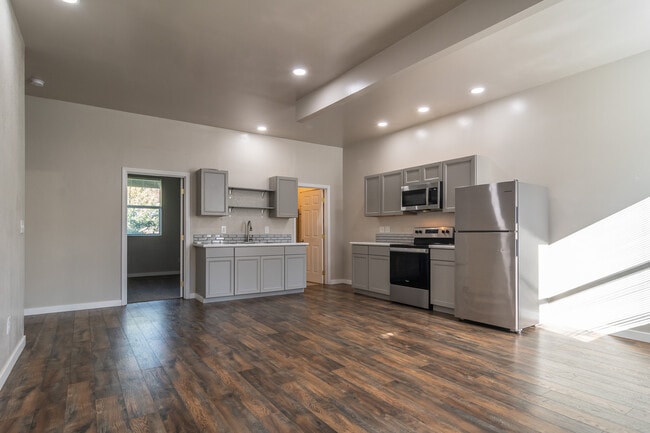 Photo - 510 Geary Dr