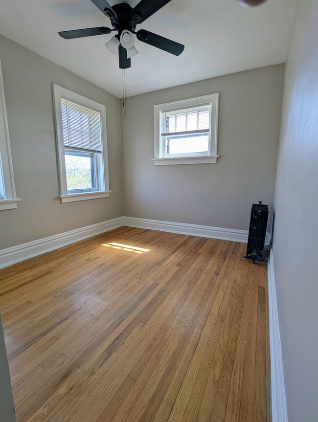 Photo - Freshly Updated Southampton 1 Bedroom Unit 4902 #21