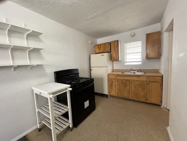 Photo - 1005 Harris St NW