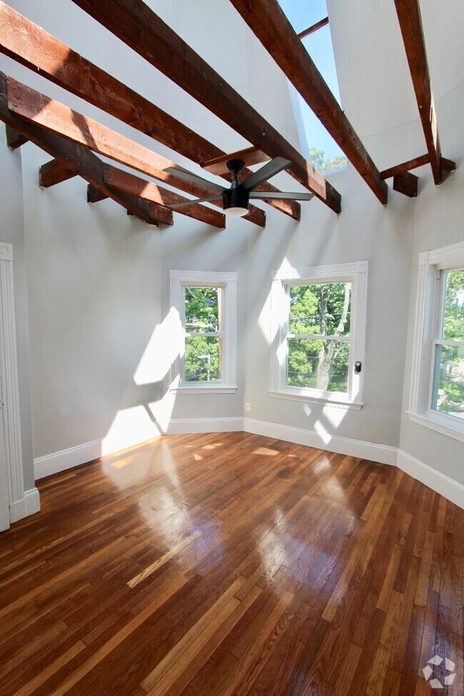 Building Photo - Large, Gorgeous Dorchester 4bed/2ba Rental