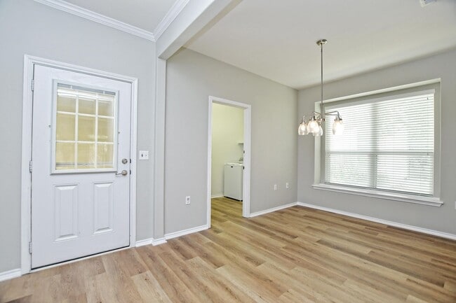 Photo - 313 Essex Ln