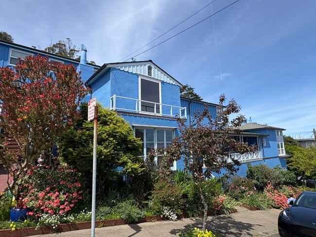 Building Photo - 1703 Funston Ave Unit 1703 Funston