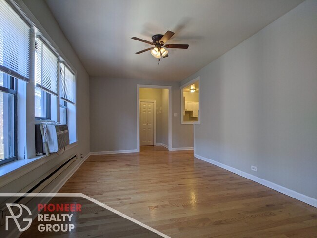 Photo - 3732 N Pine Grove Ave Unit 3720.5-W2