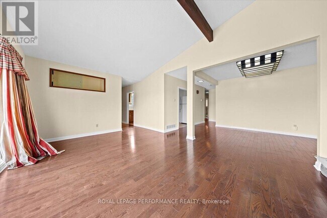 Photo - 2212 St. Laurent Blvd