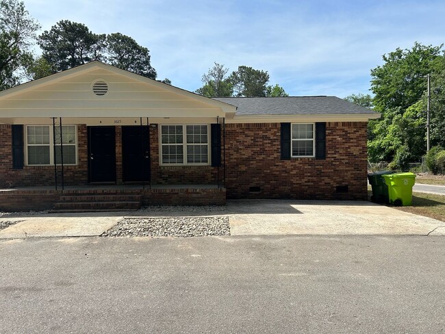 Building Photo - 3625 Hickory St Unit B