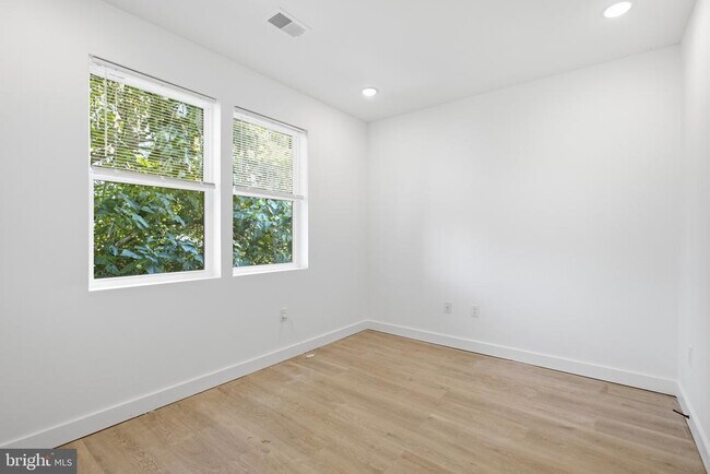 2554 N 12th St Unit 2