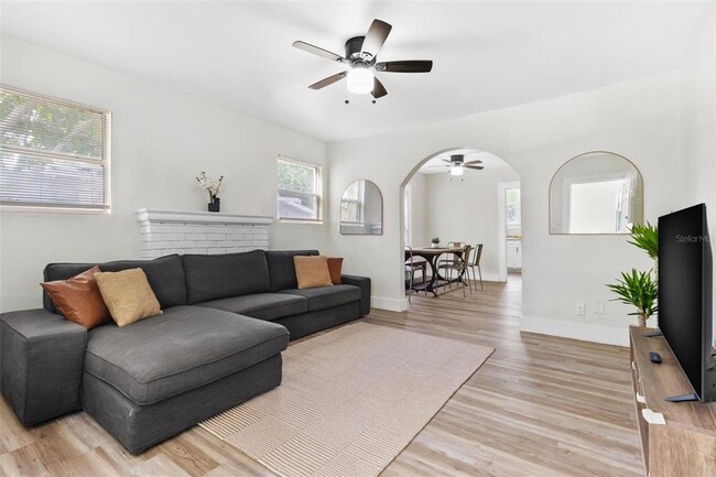 Photo - 1735 Yale St S