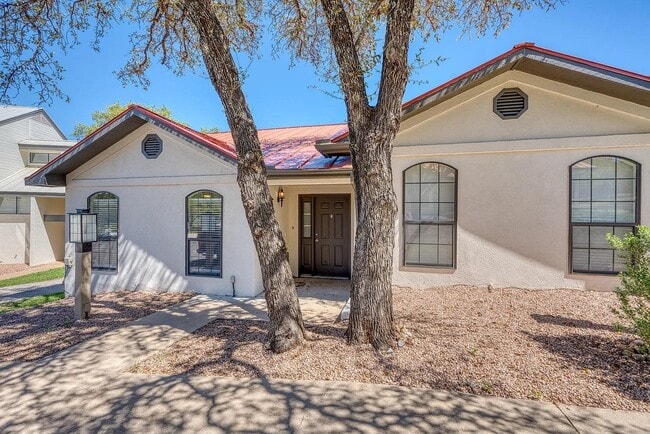 Building Photo - 307 Out Yonder