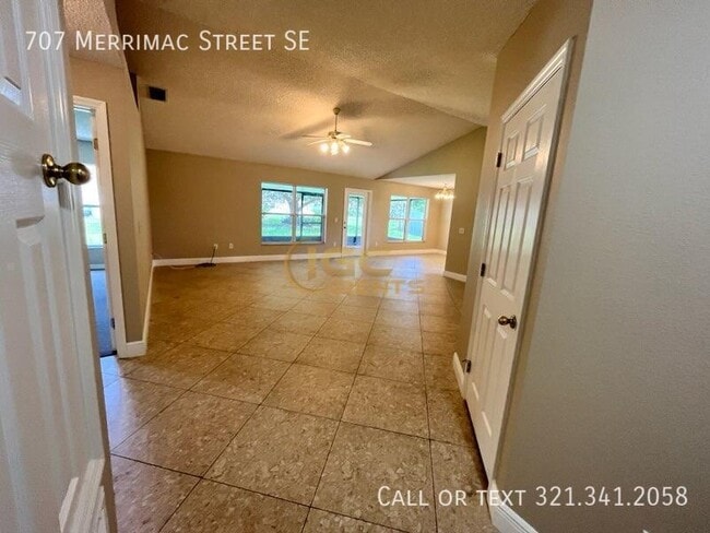 Photo - 707 Merrimac St SE