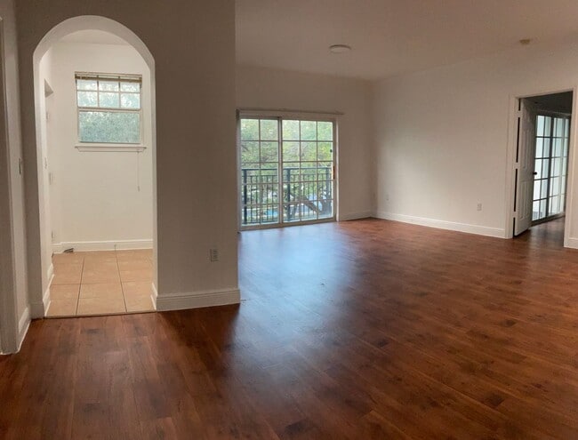 Building Photo - Up Two Months FREE+ $250 Utility Connection Fee Waived Unit 10144-B3 - New Yorker