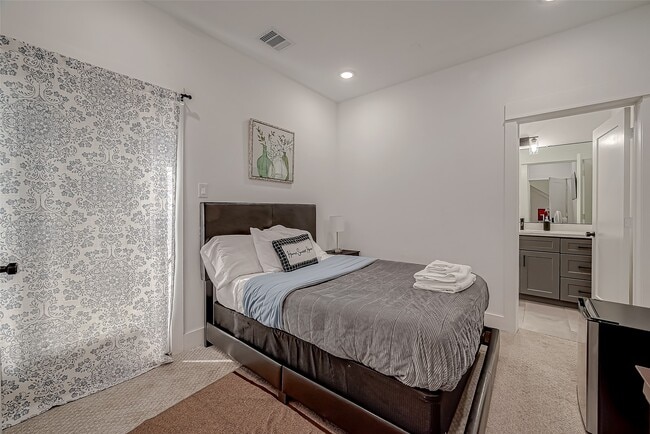 Photo - 2726 Anita St