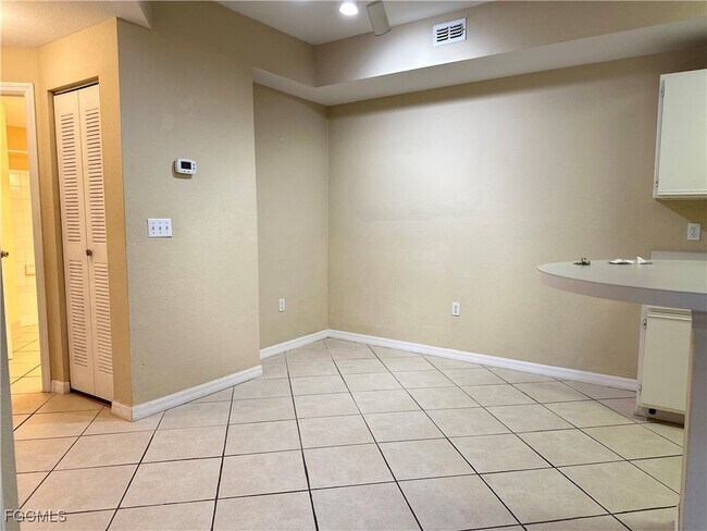 Building Photo - 6300 Aragon Way Unit 105 Rental