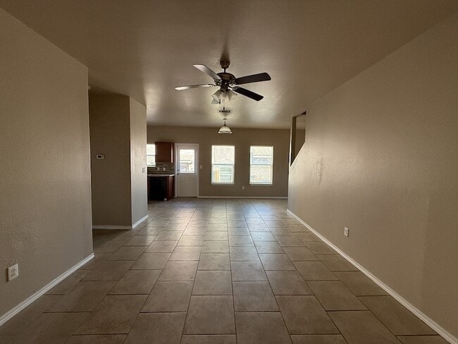 Photo - 704 E College St