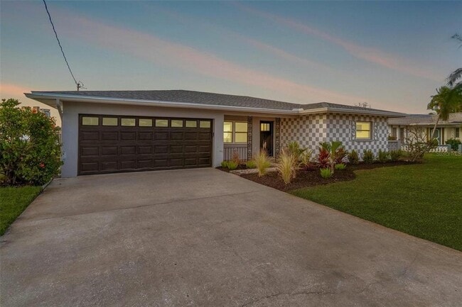 Photo - 7160 Shore Dr S