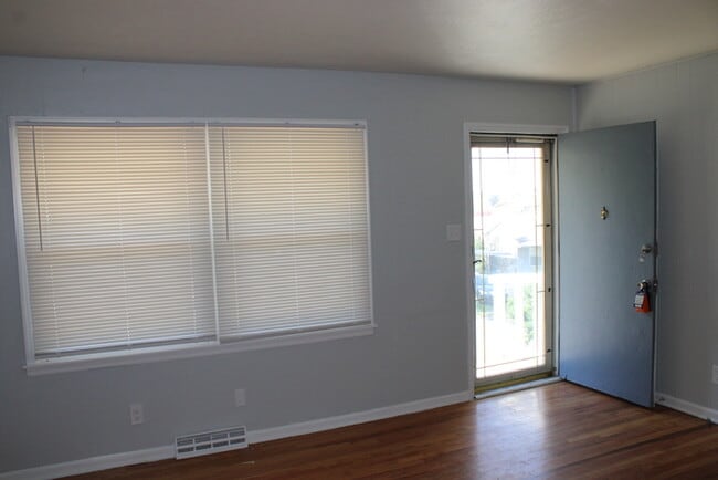 Photo - Spacious 3 Bedroom and 1 full bath home in...