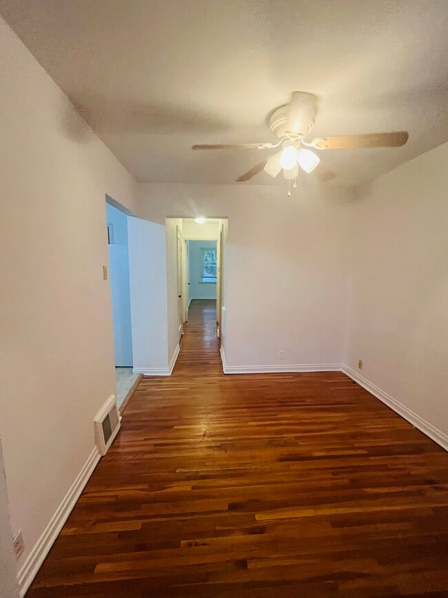 Photo - 4985 Arsenal St