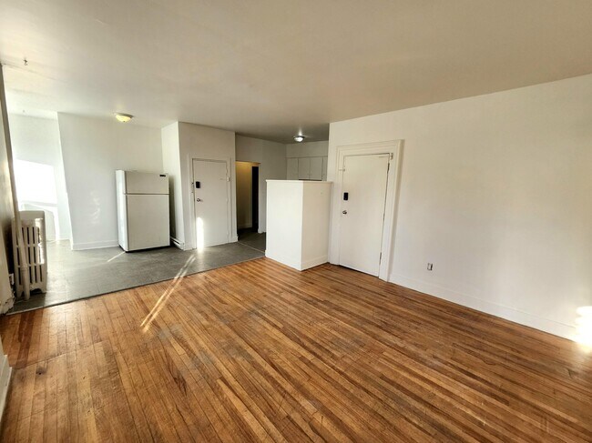 Photo - 325 Main St Unit 2