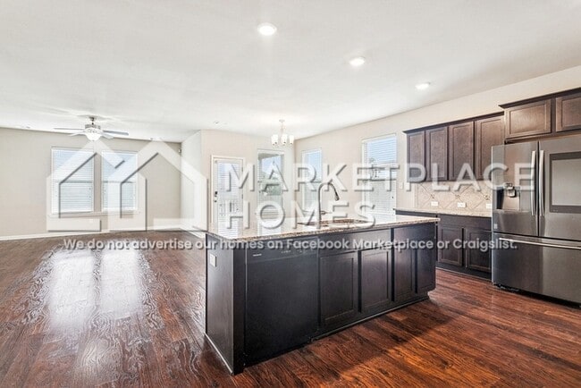 905 Lakeshore Vlg Pt