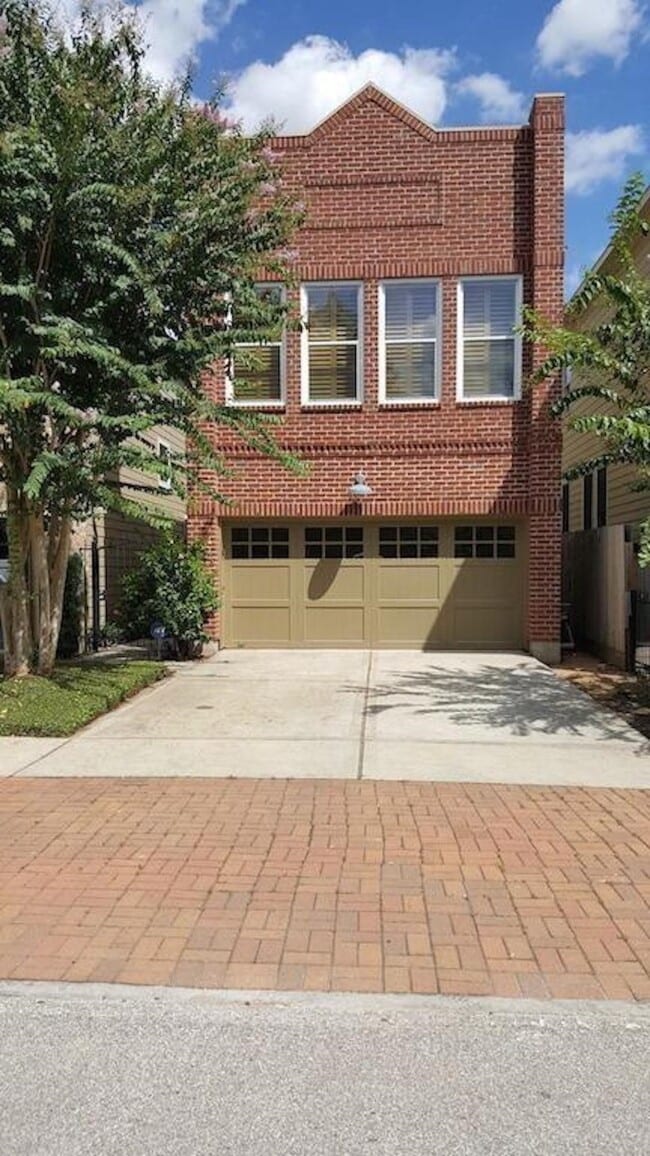 Photo - 834 Nicholson St
