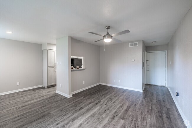 1BR, 1BA - 661 SF