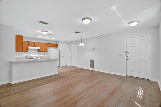 Photo - 525 Paulling Dr