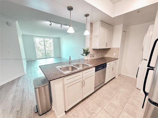 Building Photo - 2000 N Bayshore Dr Unit 218 Rental
