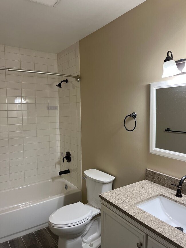 Photo - 1006 Lake Ave Unit Apt 3