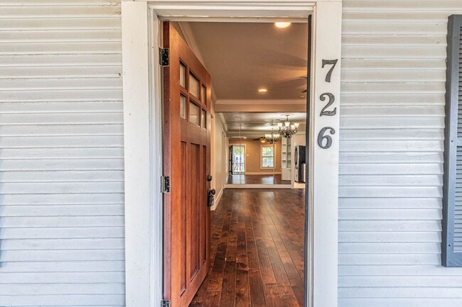 Photo - 726 E 26th St