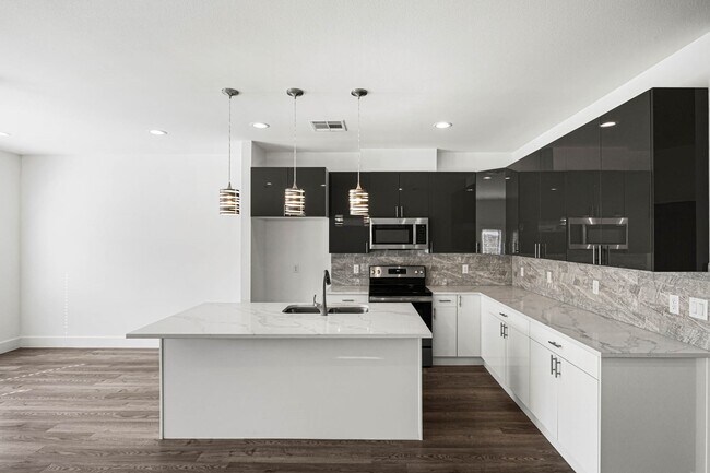 Photo - 4512 Noble St