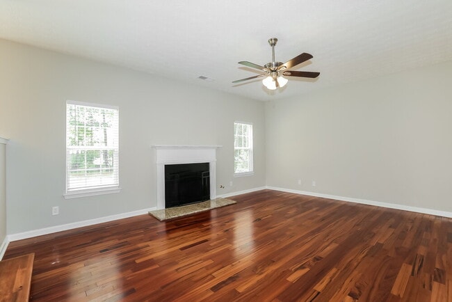 823 Overlook Trail