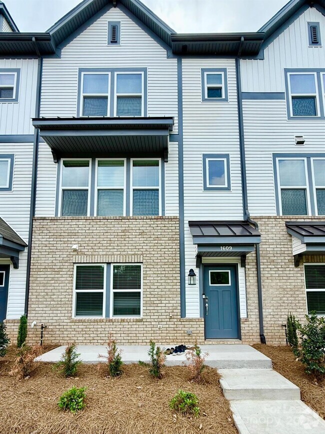 Building Photo - 1609 Blanche St Rental