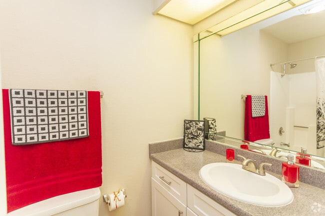1 BR, 1 BA - 618 SF
