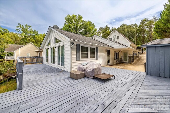 138 Strand Dr