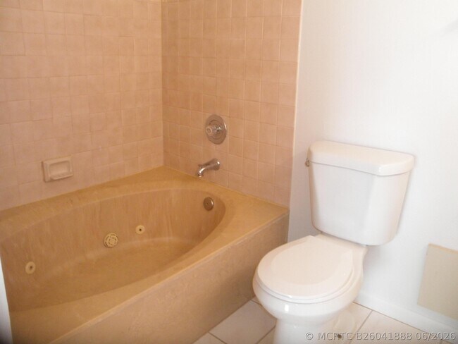 3896 Victoria Dr