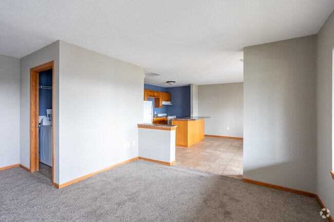 2BR, 2BA - 1040SF, Living Room