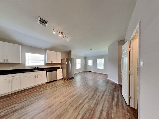 Building Photo - 18347 Austin Oak Ln Rental