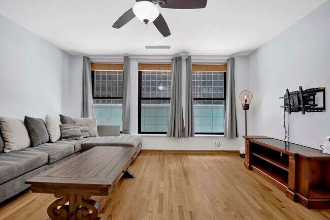 Photo - 431 S Dearborn St
