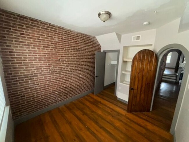 Photo - 235 E Market St Unit 2