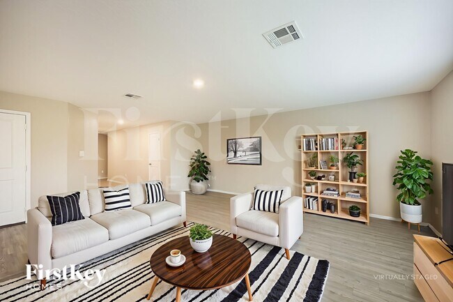 Photo - 10615 McClintock Dr