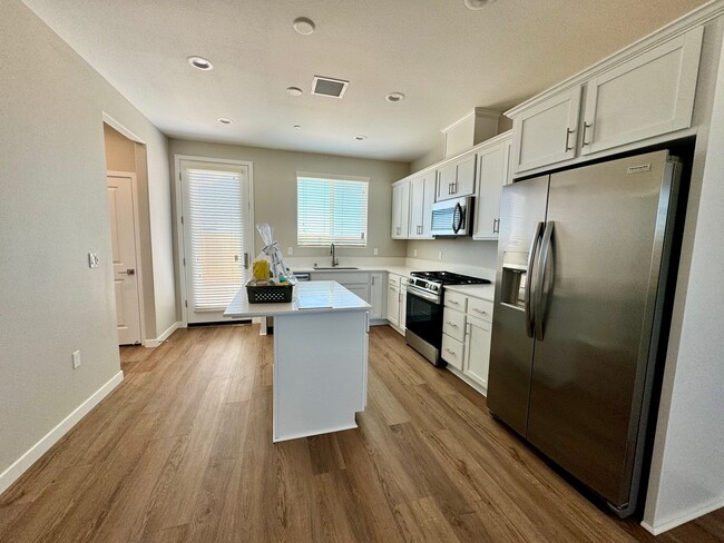 610 McCaffrey Wy