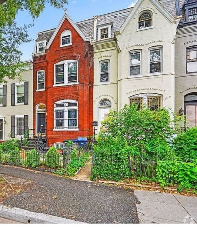 Building Photo - Shaw - Sunny 3 Bedrooms/Two full Baths Rental