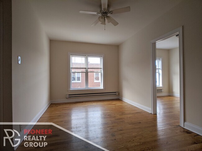 Building Photo - 953 W Cornelia Ave Rental