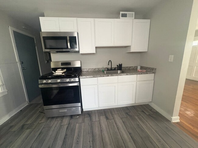 Building Photo - 2 Valley Pl N Unit 2
