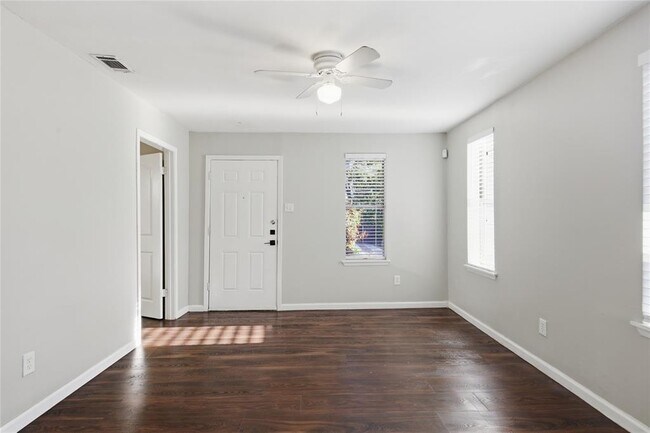 Photo - 2308 E 10th St