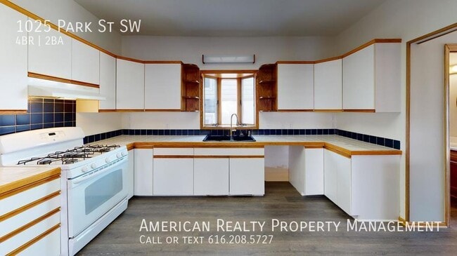 Photo - 1025 Park St SW