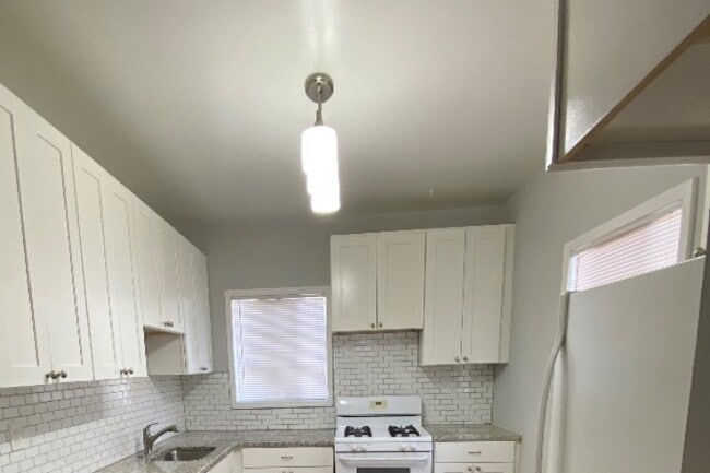 Photo - 834 Barnett St NE Unidad B