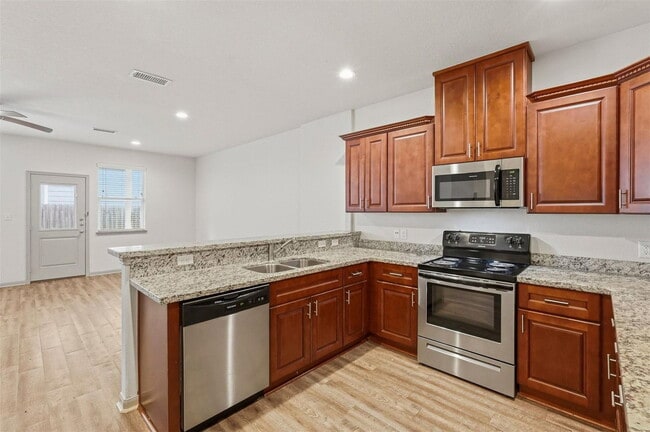 Building Photo - 634 Magnolia Bend