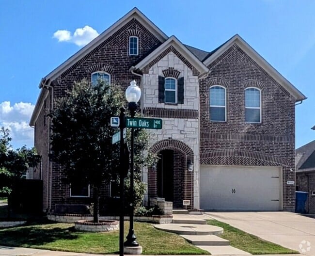 Building Photo - 2472 Twin Oaks Dr Rental
