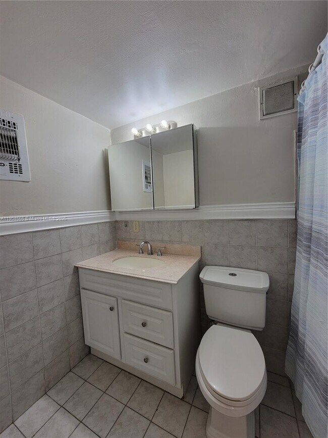 Photo - 441 Collins Ave Unit 12A